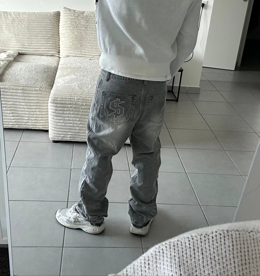 Il jeans che useresti ogni giorno: vita alta, gamba larga, blu scuro