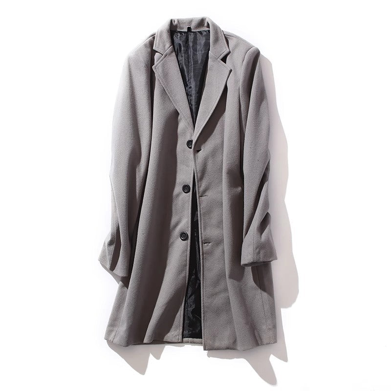 Cappotto lungo da uomo monopetto a tinta unita con revers.