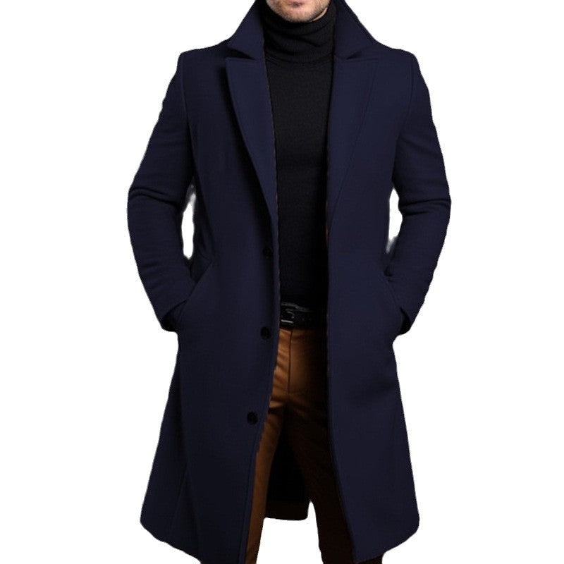 Cappotto lungo da uomo monopetto a tinta unita con revers.