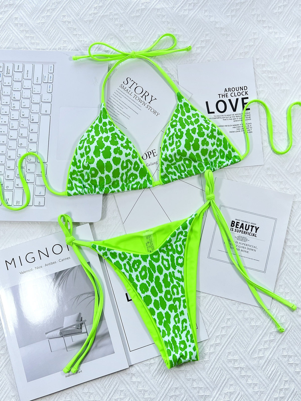 Costume da bagno bikini con stampa leopardata e laccetti