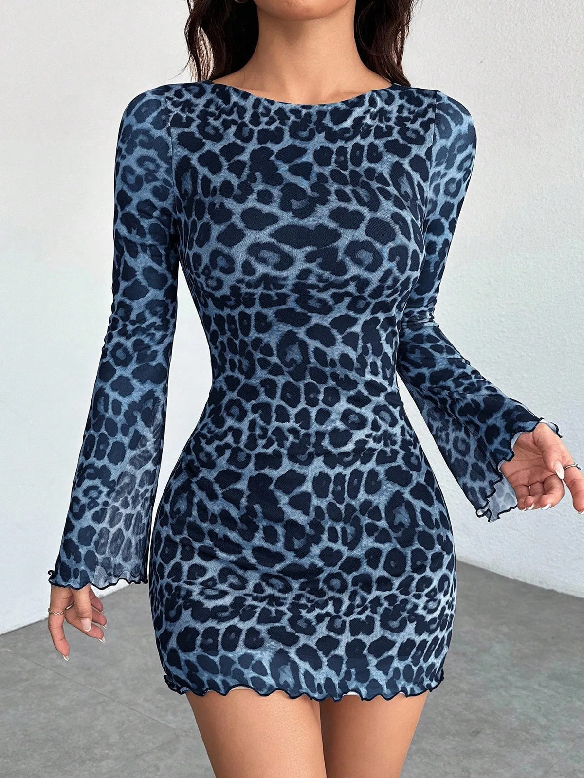 Abito da donna con inserti in rete e stampa leopardata