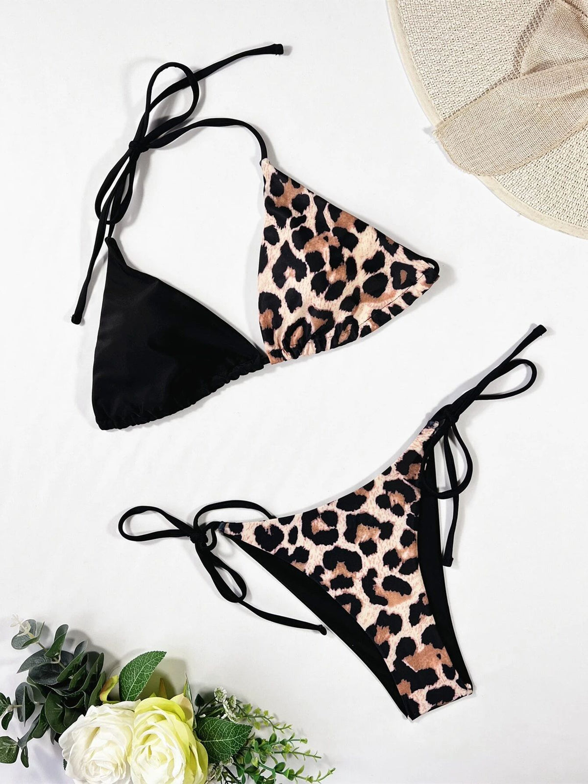 Bikini con spalline scoperte e stampa leopardata